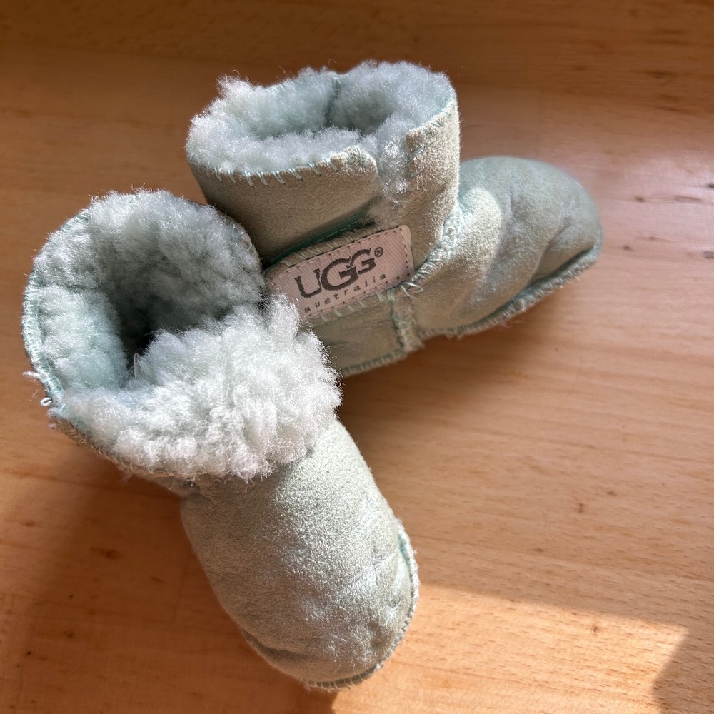 UGG Erin Shearling Lined Leather Baby Booties in Teal (Sz S)